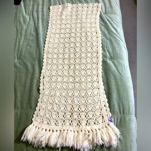 Vintage table runner crocheted cream color OSB